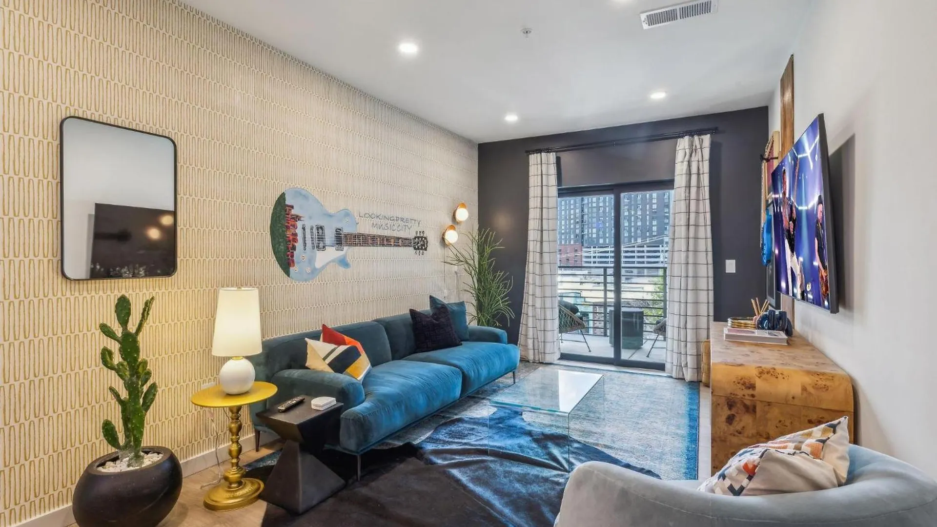 Hyve - Harmony Strum - Walk To Broadway - Pool & Gym Nashville